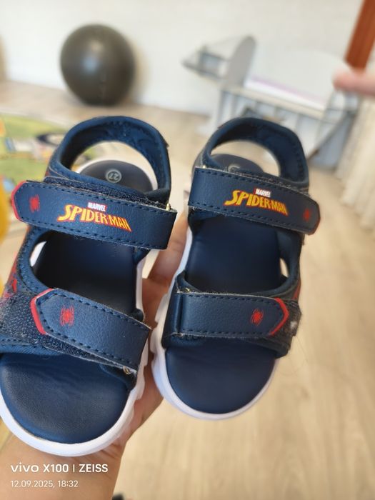 Продам сандали 27 размер