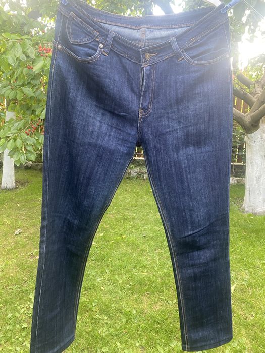 Blugi albastri nr. 46