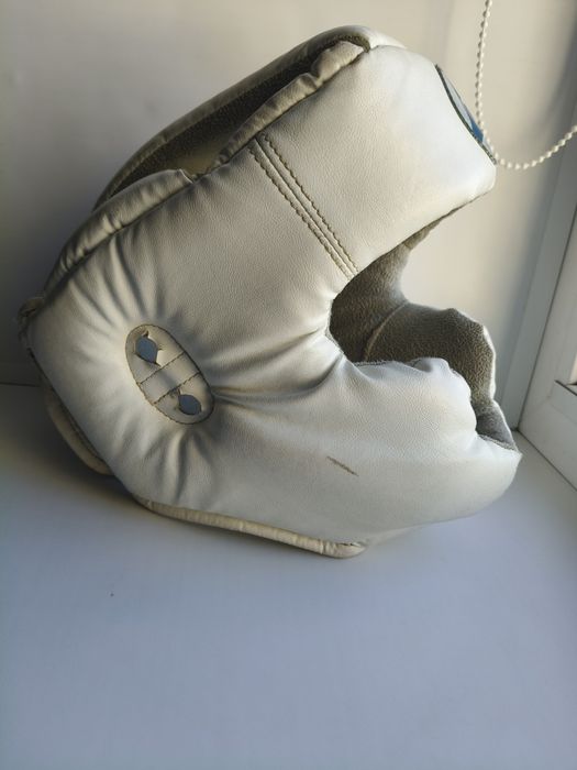 Шлем для каратэ и единоборств