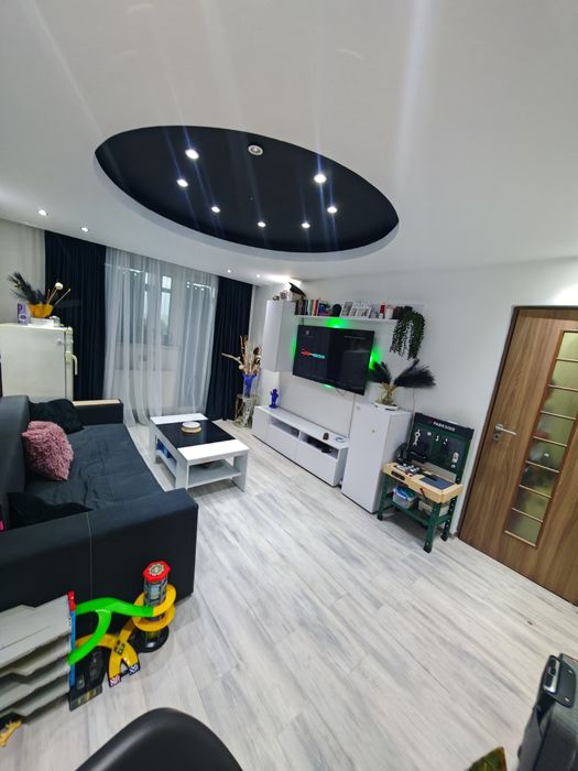 Vând apartament sector 4