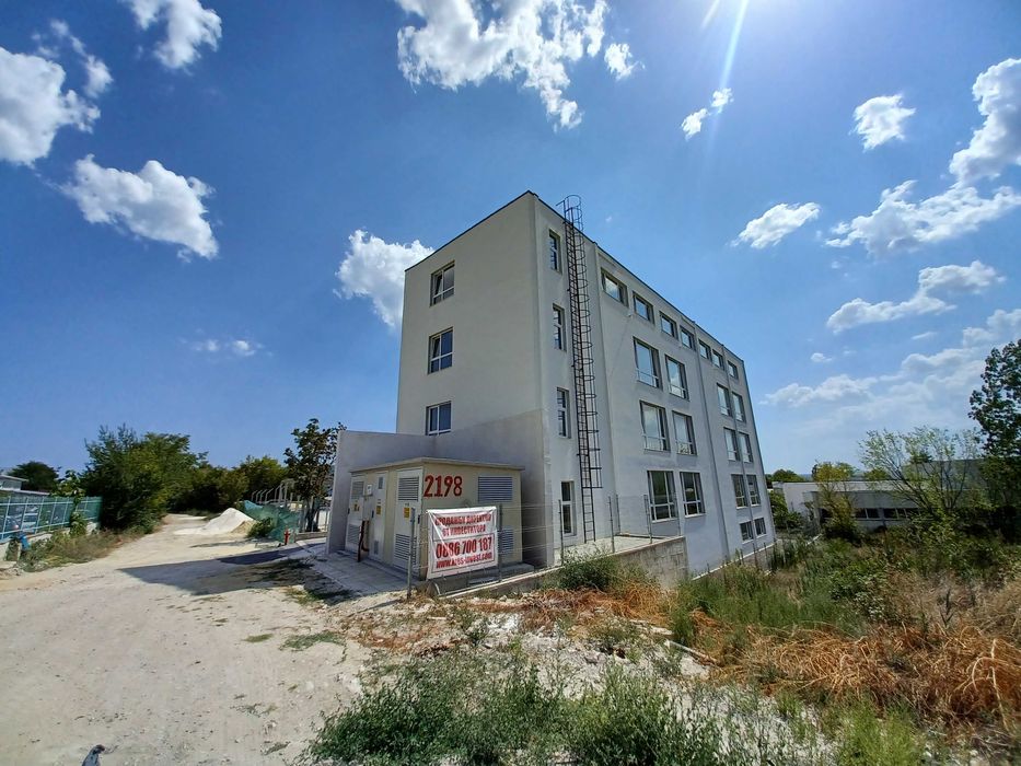 Продава се Промишлена сграда в Варна, Западна промишлена зона - 325 кв.м за 924 €/кв.м - Снимка #1