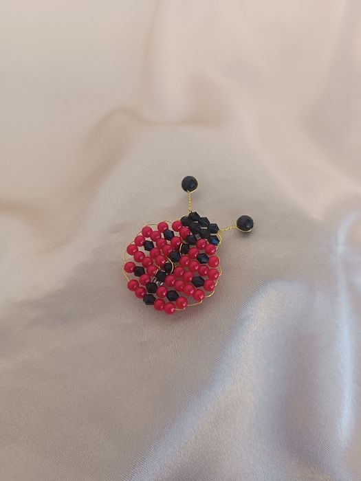 Broșe insecte lucrate manual