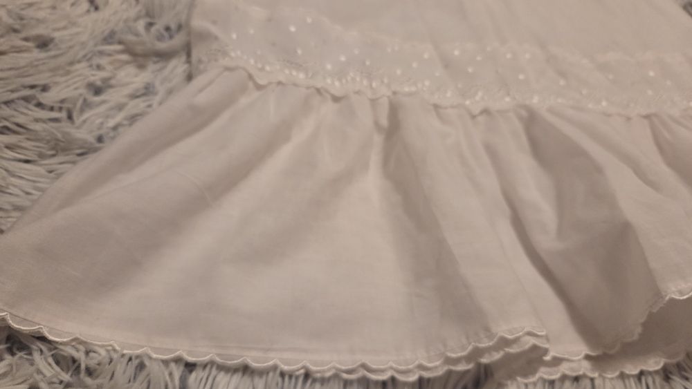 Jupă brodată, potrivita sub fuste