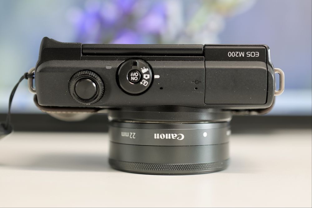 Canon M200 cu ef-m 22mm