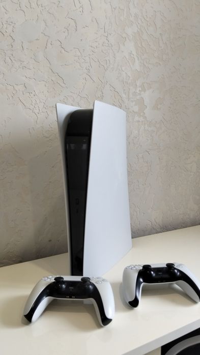 Продам игровую приставку Playstation 5