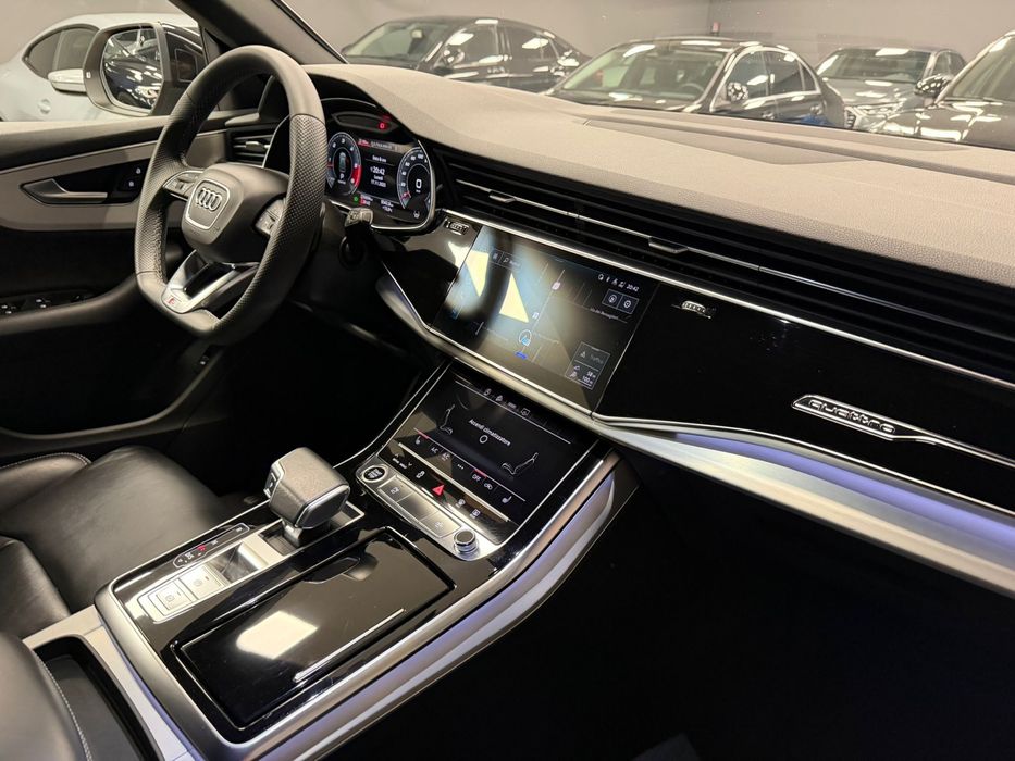 Audi q8  5.0tdi   Mild hybrid V6 s line  jante 22 , matrix