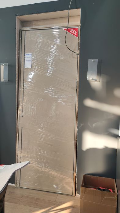 Продам двери с витрины