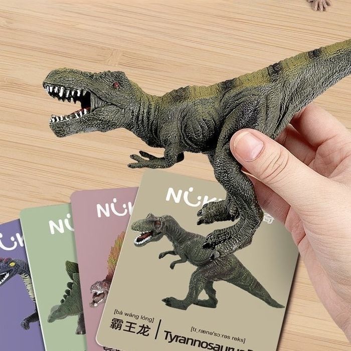 Фигурки животных и динозавров