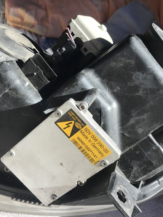 Vând far xenon dreapta complet echipat ,pentru Renault Scenic din 2006