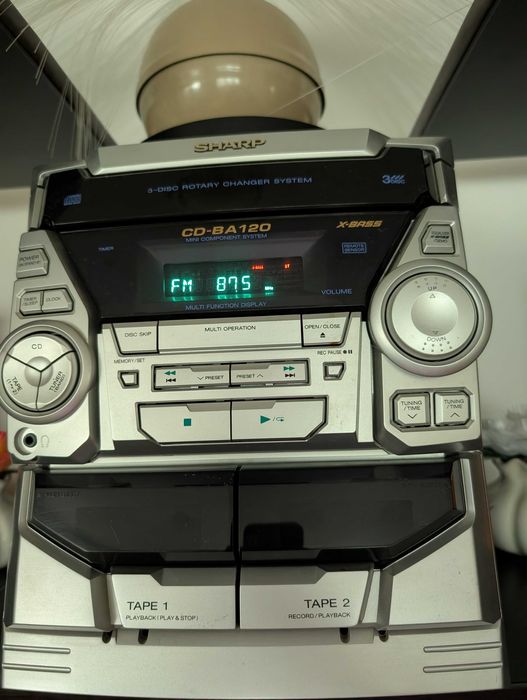 Combina Sharp CD-BA120 cu defecte