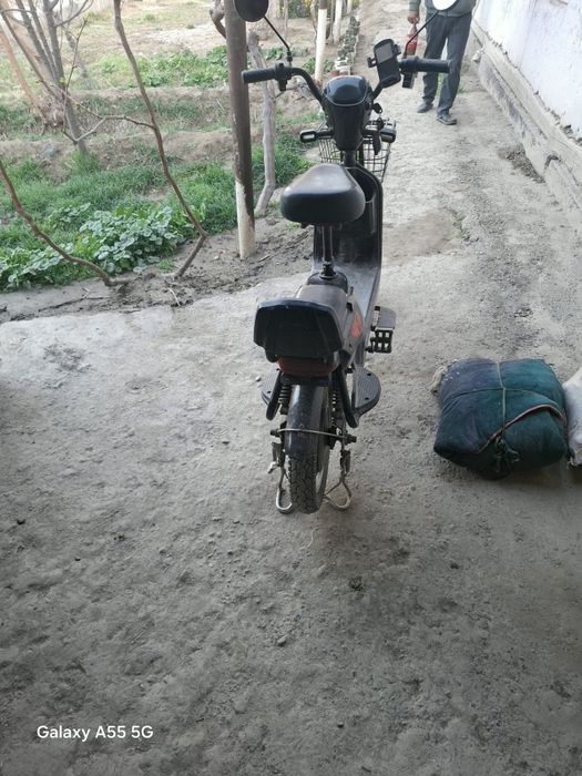 Skuter  tez va arzon sotiladi