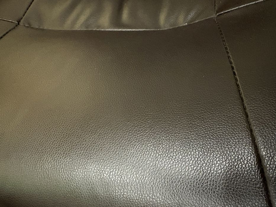 Кожено релакс кресло с табуретка