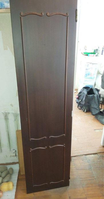 Шкаф спальный  большой в хорошем состоянии