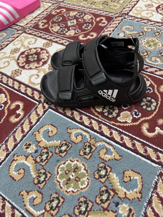 Продам сандали для детей размер 26