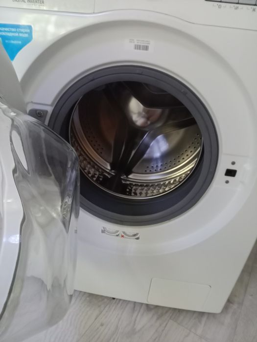 Самсунг на 7кг.С паром Эко Бабл отжим 1200