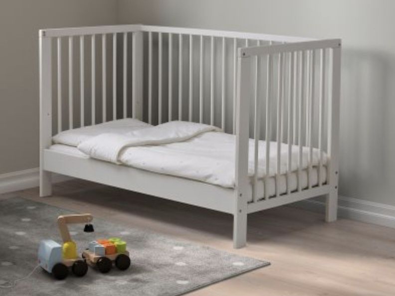 Бебешко креватче от ИКЕА, модел  Gulliver , 120х60, бяло, с 2 позиции.