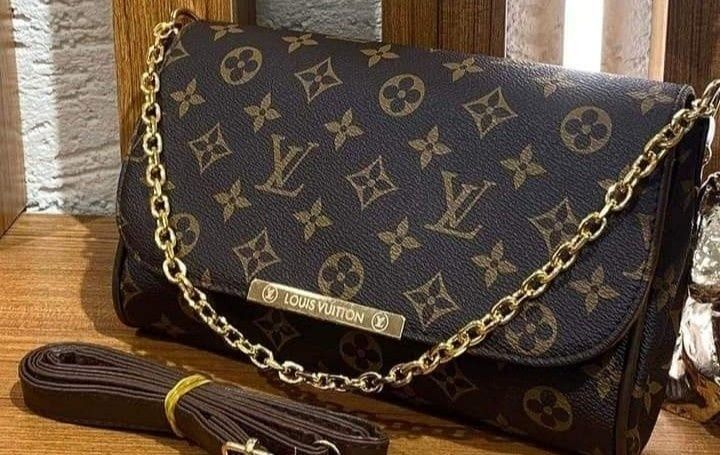 Geanta  damă tip plic,lant și curea detasabila umăr, saculet, etichetă