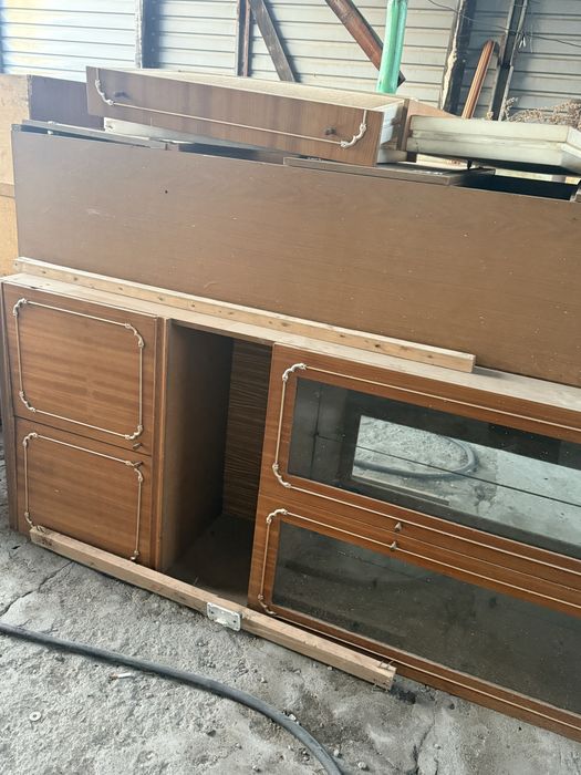 Мебель шкафы, душ кабинка.