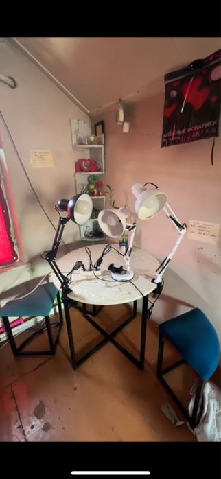 Светильники на кронштейне и на подставке новые