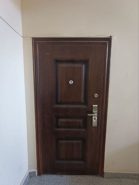 Продаётся наружный дверь своя и состояние хорошее