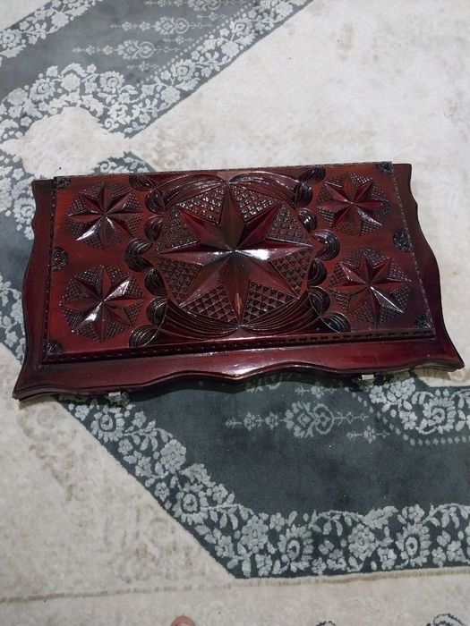 Narda (qo‘l mehnati)
Eksklyuziv.
Tabiiy yog‘och.
Qo‘l bilan o‘yib ishl