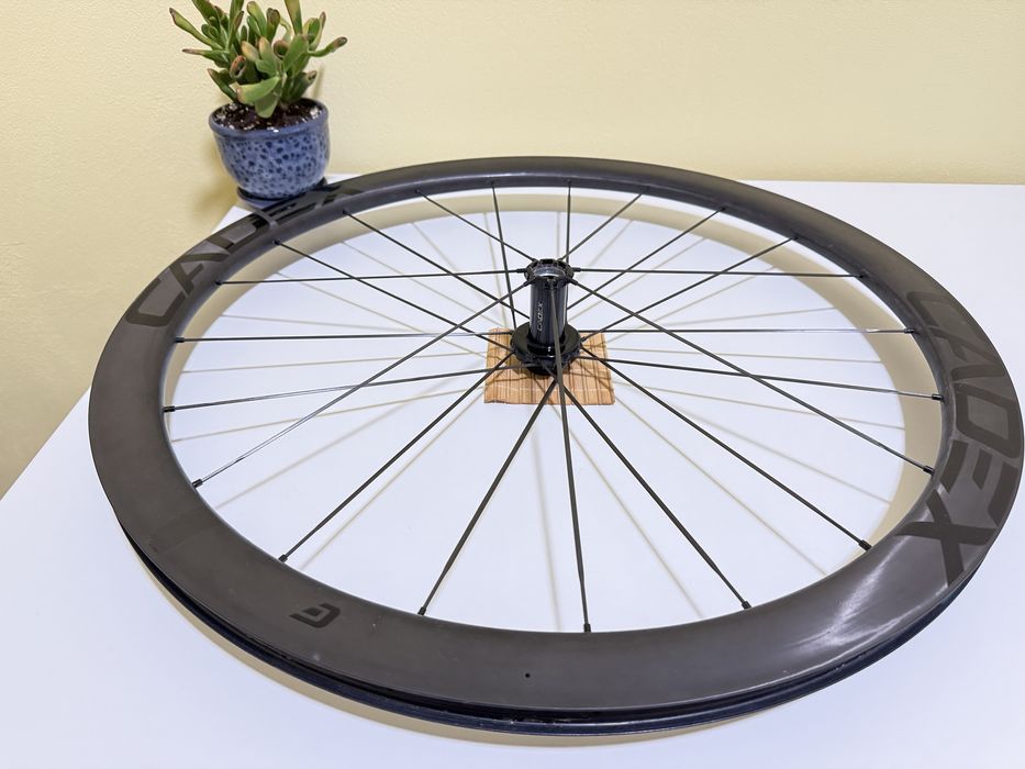 Roată fata Cadex 42 Tubeless, frână pe jantă