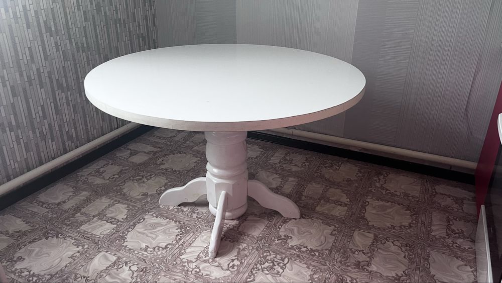 Стол для кухонной