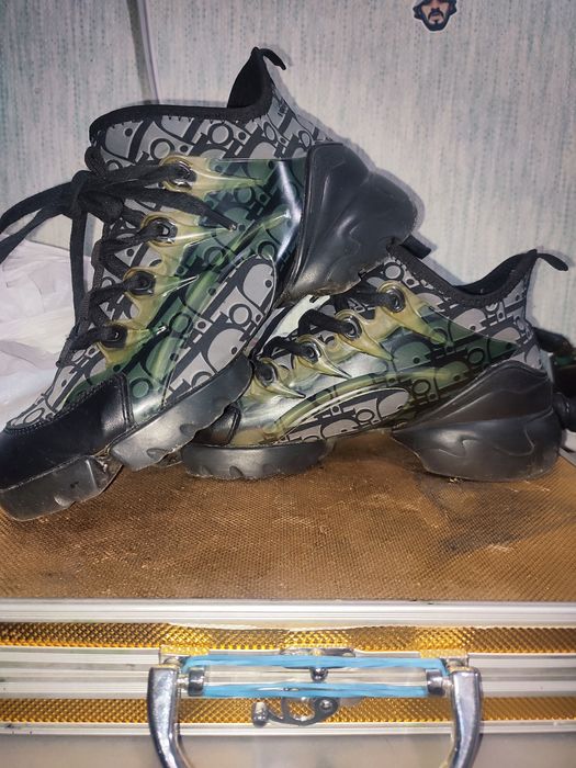 Продам кроссовки DIOR