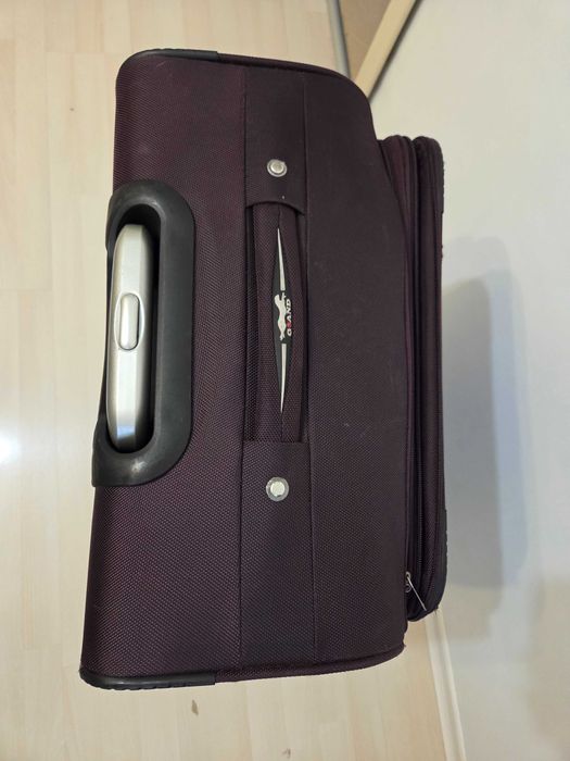 Голям куфар в лилав цвят