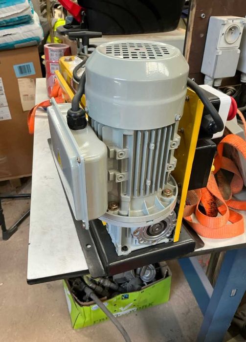 Masina de dezizolat cabluri