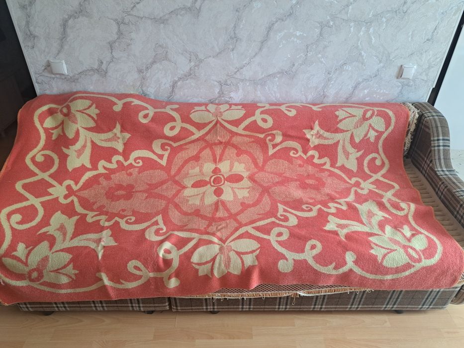 Продам шерстяное одеяло