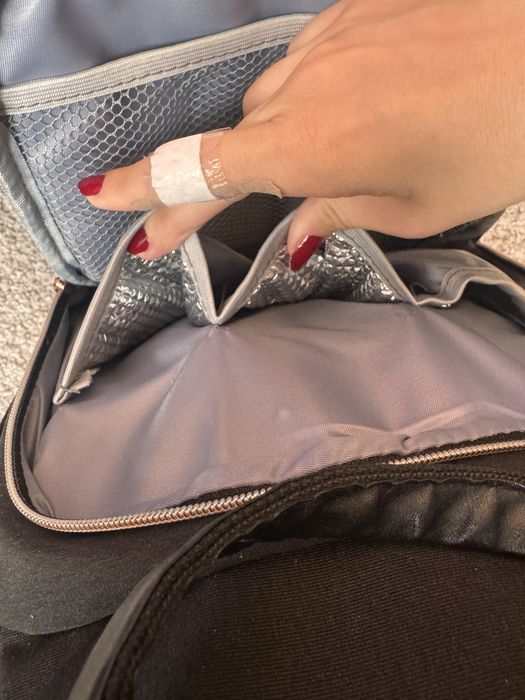 Vand rucsac cu compartimentare termica.