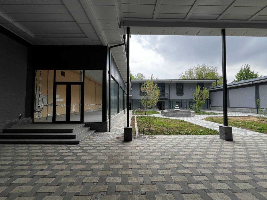 Продаётся коммерческое помещение на участке 19 соток.