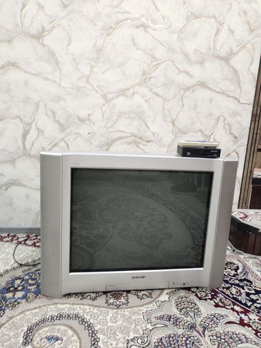 Televizor sotiladi