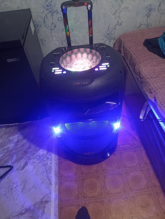 Продам колонку  DEXP V880.