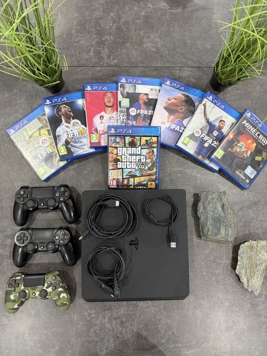 Playstation 4 in conditii perfecte care nu scoate niciun zgomot!+3 manete +jocuri