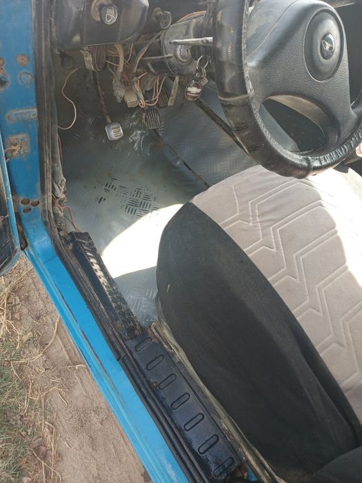 Furgon moshina sotiladi