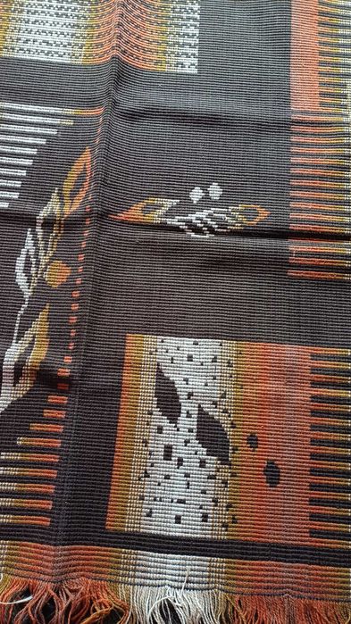 Продавам вълнен килим