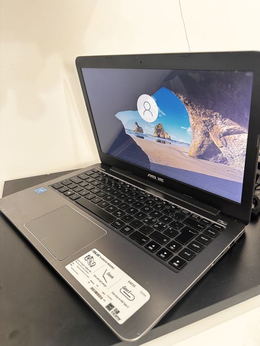 Vând laptop ASUS VivoBook E403SA