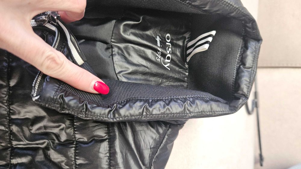 Geaca neagra potrivita la marimea M