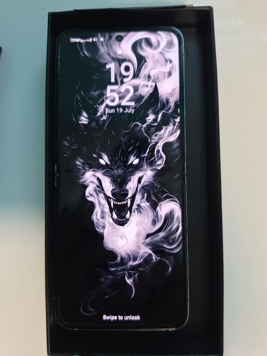 Samsung Gakaxy Zflip 5 + case
