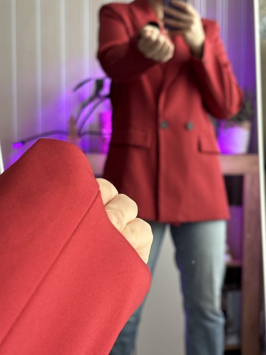 Пиджак малиновый