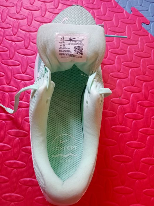 Женские кроссовки Nike — новые