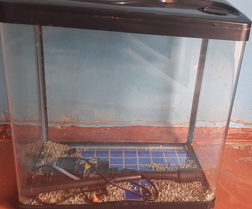 Продаётся аквариум для рыб, объем +- 18 л.