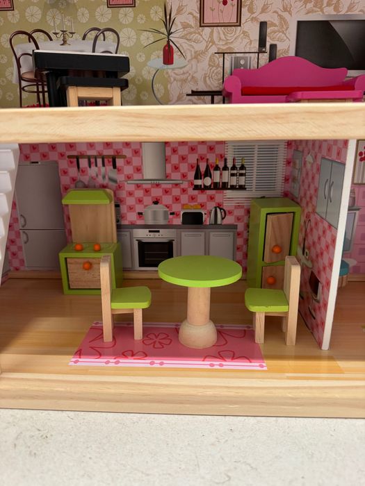 Дървена Къща за кукли. Moni toys.