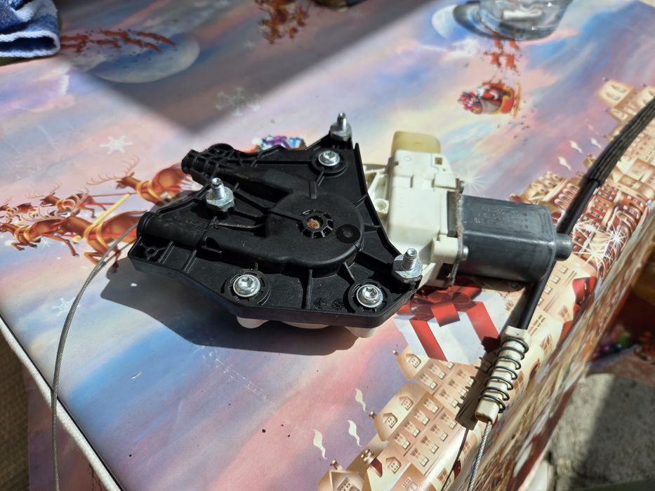 Vând motor geam dreapt BMW Seria 2 F21/F22/F87