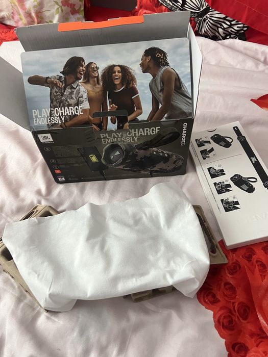 Cutie boxa JBL charge 6 camo noua