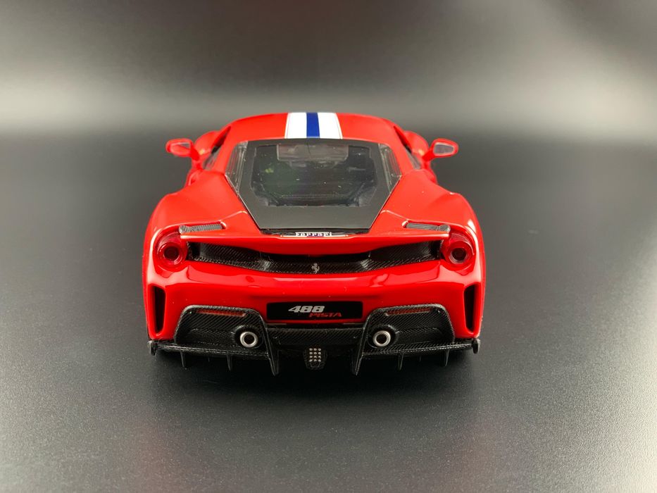 Macheta auto Ferrari 488Pista, Bburago, 1/24