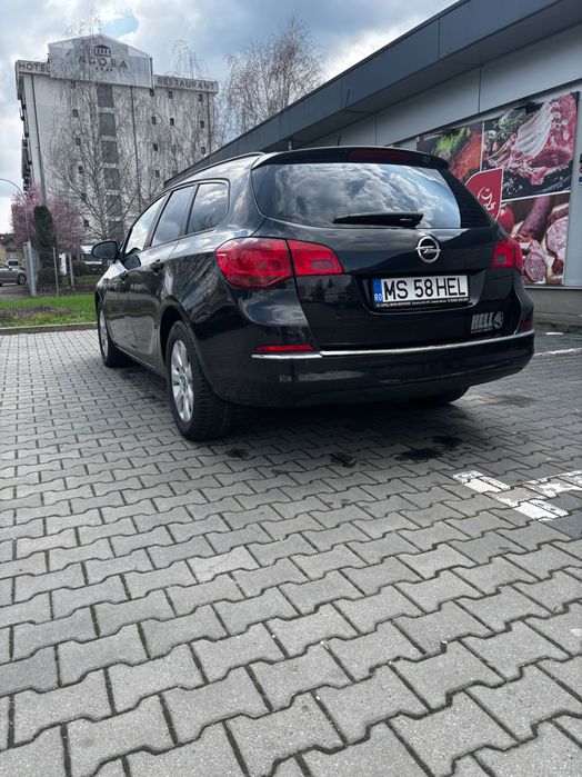 Opel Astra J Sports Tourer 2013 1.7 CDTI