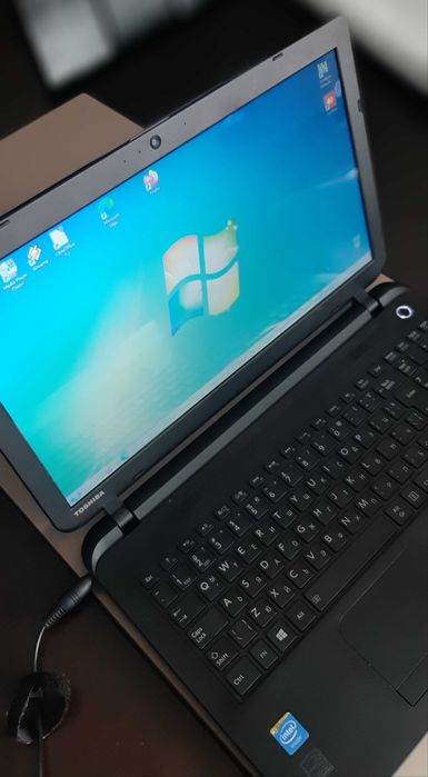 Лаптоп Toshiba Satellite C50-B-14D. Перфектен + чанта за лаптоп
